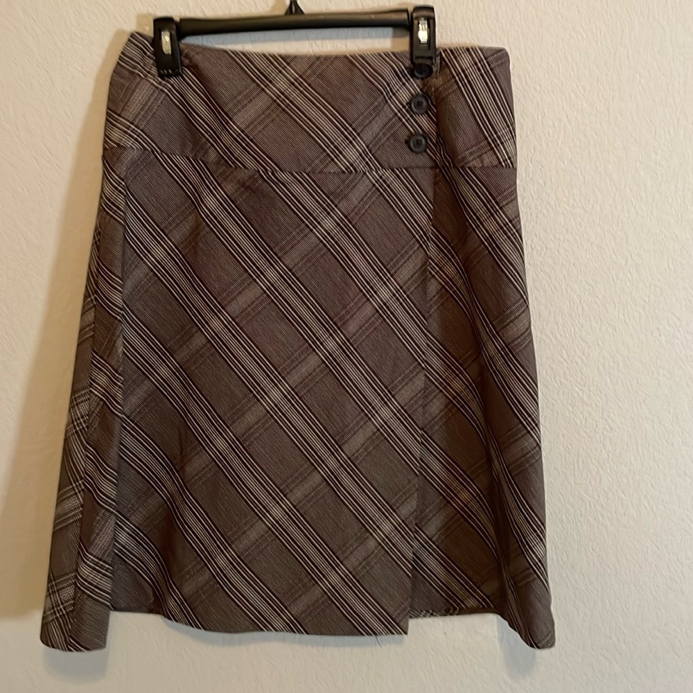 Size 12 East 5th mid-level skirt